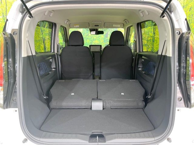 普段のお買い物や通勤、送迎等に十分な荷室スペースを確保しております。セカンドシートを倒すと、大きな荷物の積載も可能です♪