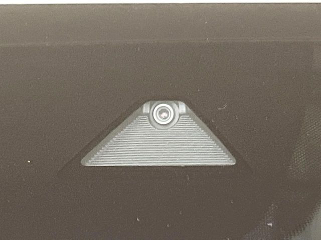 【i-ACTIVESENSE】走行中に前方の車両等を認識し、衝突しそうな時は警報とブレーキで衝突回避と被害軽減をアシスト。より安全にドライブをお楽しみいただけます。