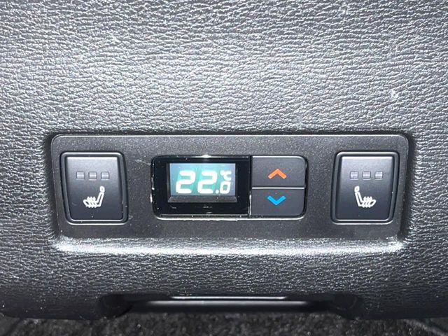 【シートヒーター】寒い日に重宝するシートヒーター!エアコンより早く温まってくれるので寒がりの人も安心ですね♪エアコンの温風は乾燥するから苦手、という方にもをおすすめです。