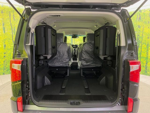 後席を格納すると、これだけの広さが!シーンに合わせたシートアレンジで、大きな荷物も積むことが出来ます♪