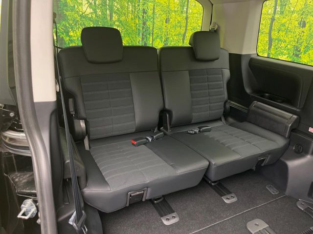 3列目シートはもちろん状態良好☆大人でもゆったりと座って頂けますので、大人数でのお出かけもラクラクです♪ご家族で、気の知れた仲間で、ドライブに行くのが楽しみですね♪