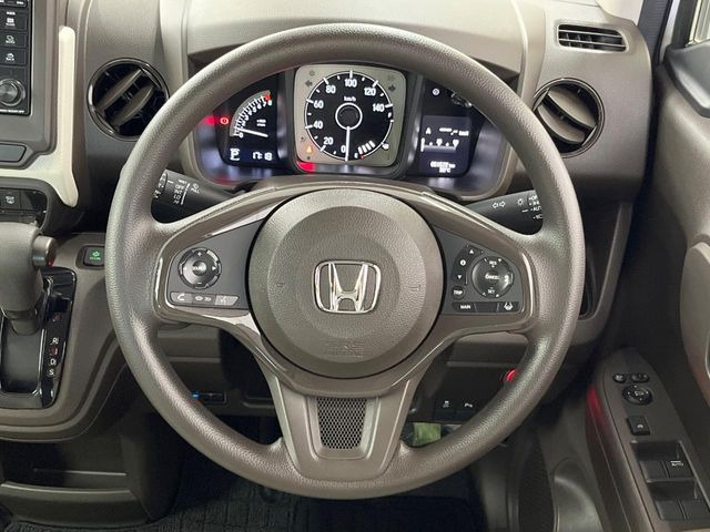 ステアリングも使用感が少なく、きれいな状態となっております♪