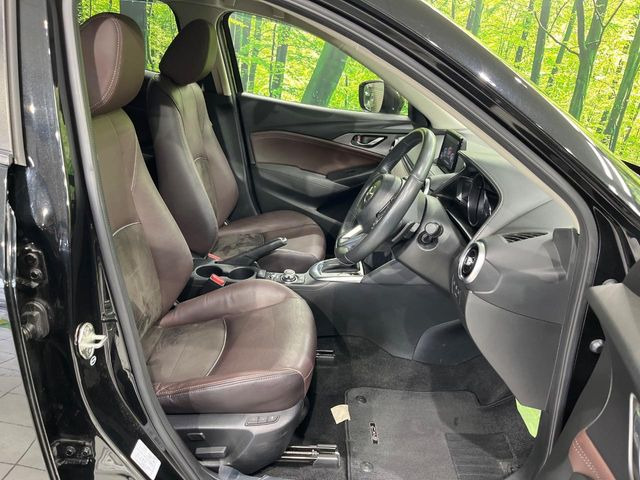 【ブラウンレザーシート】デザイン性が高く、高級感のある茶革シート。常に体に触れる部分だから、座り心地の良さにはこだわりたいですね♪汚れの付着や劣化を抑制する内装コーティング施工もおススメですよ♪