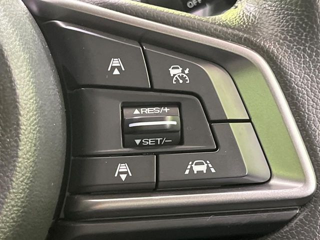 【全車速追従機能付クルーズコントロール】高速道路での長距離走行が楽に!!自動で速度を保つクルーズコントロールが、衝突軽減システムと連携し、前方の車両を感知して車間を保つように速度調節してくれます!!