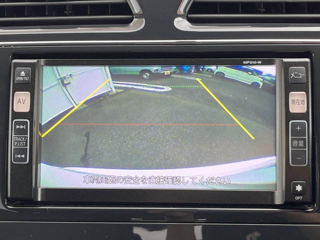 【バックカメラ】駐車時に後方がリアルタイム映像で確認できます。大型商業施設や立体駐車場での駐車時や、夜間のバック時に大活躍!運転スキルに関わらず、今や必須となった装備のひとつです!