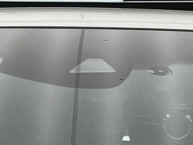 �y�z���_�Z���V���O�z���s���ɑO���̎ԗ�����F�����A�Փ˂������Ȏ��͌x��ƃu���[�L�ŏՓˉ���Ɣ�Q�y�����A�V�X�g�B�����S�Ƀh���C�u�����y���݂��������܂��B