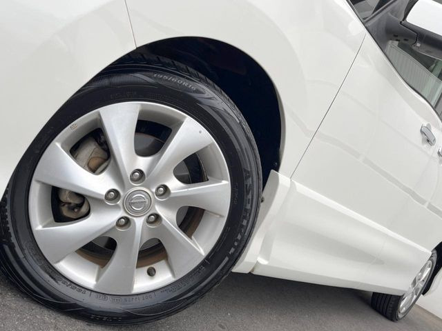【純正16インチアルミホイール】外観にマッチした純正アルミホイールを装着しております。各種社外アルミホイールや、スタッドレスタイヤも取扱いしております。是非ご相談ください♪