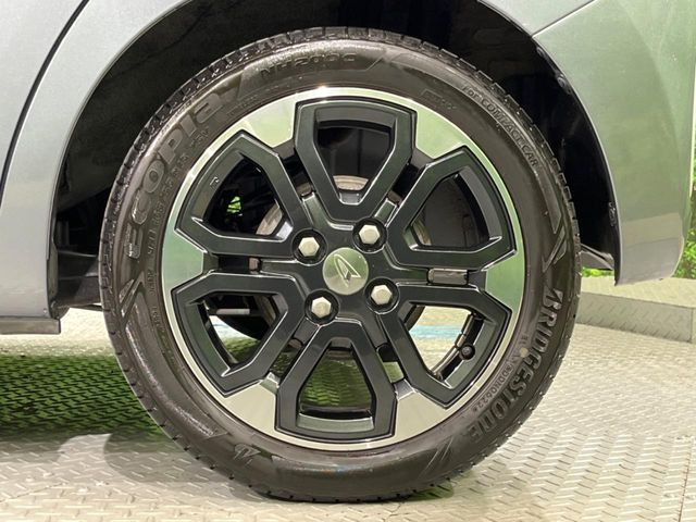 【純正15インチアルミホイール】外観にマッチした純正アルミホイールを装着しております。各種社外アルミホイールや、スタッドレスタイヤも取扱いしております。是非ご相談ください♪