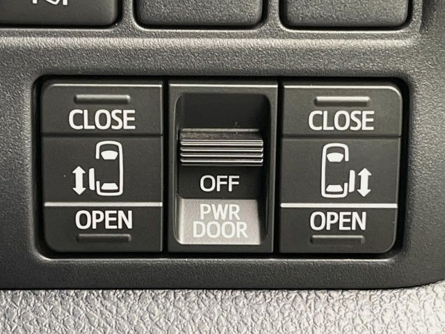 【両側パワースライドドア】スマートキーや運転席のスイッチで後席両側スライドドアの開閉が可能♪電動だから力を入れてドアを開ける必要が無く、小さなお子様でも簡単に開け閉めでき快適です♪