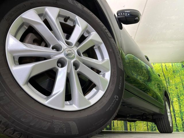【純正アルミホイール】外観にマッチした純正アルミホイールを装着しております。各種社外アルミホイールや、スタッドレスタイヤも取扱いしております。是非ご相談ください♪