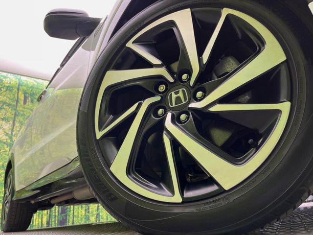 �y����18�C���`�A���~�z�C�[���z�O�ςɃ}�b�`���������A���~�z�C�[���𑕒����Ă���܂��B�e��ЊO�A���~�z�C�[����A�X�^�b�h���X�^�C�����戵�����Ă���܂��B���񂲑��k����������