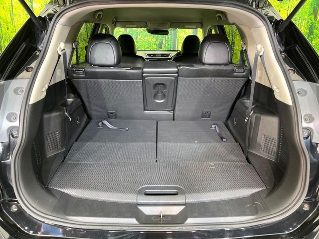 後席を格納すると、これだけの広さが!シーンに合わせたシートアレンジで、大きな荷物も積むことが出来ます♪