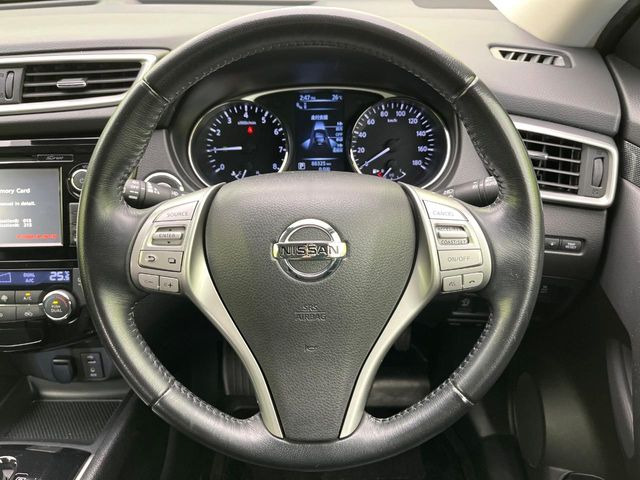 ステアリングも使用感が少なく、きれいな状態となっております♪