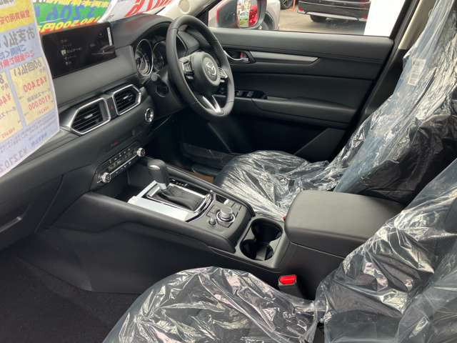 運転席助手席も広々!