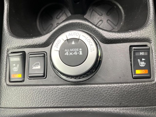 【シートヒーター】寒い日に重宝するシートヒーター!エアコンより早く温まってくれるので寒がりの人も安心ですね♪エアコンの温風は乾燥するから苦手、という方にもをおすすめです。