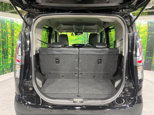 普段のお買い物や通勤、送迎等に十分な荷室スペースを確保しております。セカンドシートを倒すと、大きな荷物の積載も可能です♪