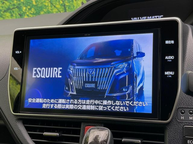 【メーカー純正ナビ】インテリアに溶け込むスタイリッシュな「専用設計」メーカーナビを装備♪視認性や操作性など基本性能にも優れ、より上質なカーライフをお楽しみいただけます。