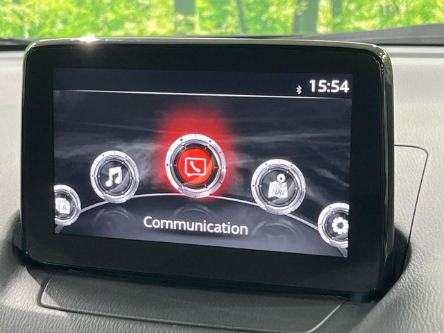 【マツダコネクトナビ】車内の雰囲気にマッチした一体型タイプのナビ。各種車輌設定やBluetooth再生等、様々な機能が楽しめます。直感的なダイヤル操作が可能で、使い勝手も良好です。