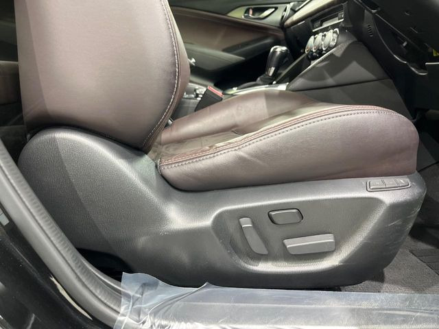 【パワーシート】スイッチ一つで簡単にシートの微調整が可能!電動だから力もいりません!快適なシートポジションにセットして、快適なドライブをお楽しみください。