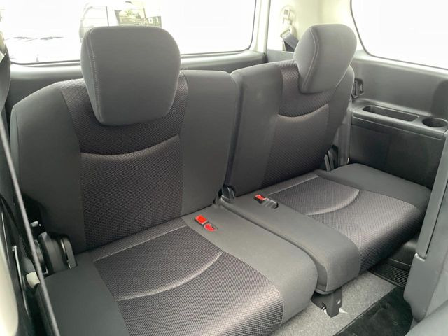 3列目シートはもちろん状態良好☆大人でもゆったりと座って頂けますので、大人数でのお出かけもラクラクです♪ご家族で、気の知れた仲間で、ドライブに行くのが楽しみですね♪