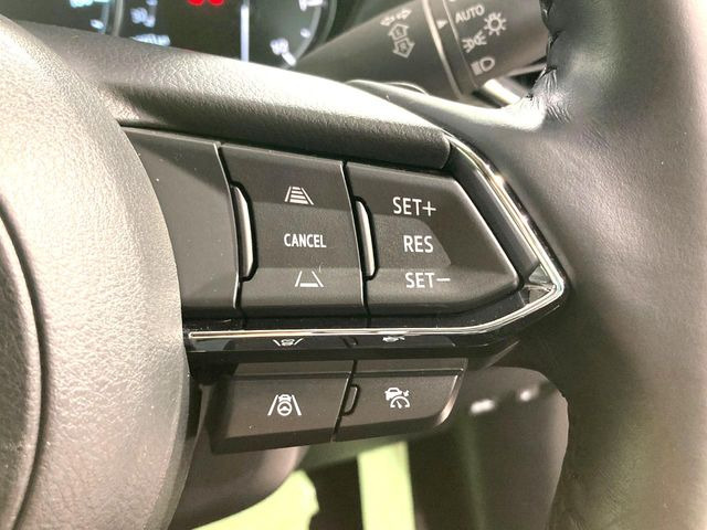 【マツダ・レーダークルーズコントロール】高速道路での長距離走行が楽に!自動で速度を保つクルーズコントロールが、衝突軽減システムと連携し、前方の車両を感知して車間を保つように速度調節してくれます!!