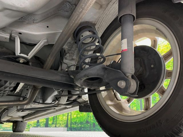 お車を安心してお乗りいただく為には、足回りの定期点検が欠かせません。サービスサポート(有償保証)では無料点検もご提供しており、安心のカーライフをお過ごしいただけるサポート体制が整っています。