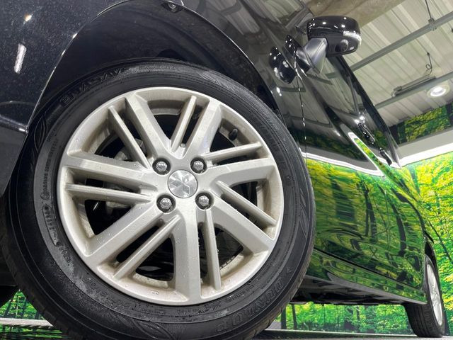 【純正15インチアルミホイール】外観にマッチした純正アルミホイールを装着しております。各種社外アルミホイールや、スタッドレスタイヤも取扱いしております。是非ご相談ください♪