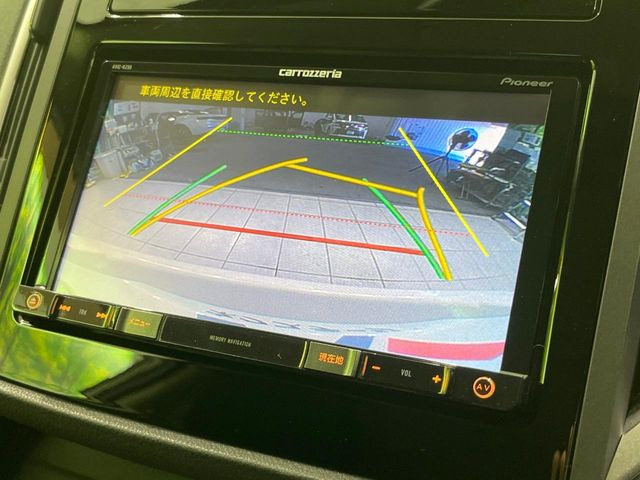 【バックカメラ】駐車時に後方がリアルタイム映像で確認できます。大型商業施設や立体駐車場での駐車時や、夜間のバック時に大活躍!運転スキルに関わらず、今や必須となった装備のひとつです!