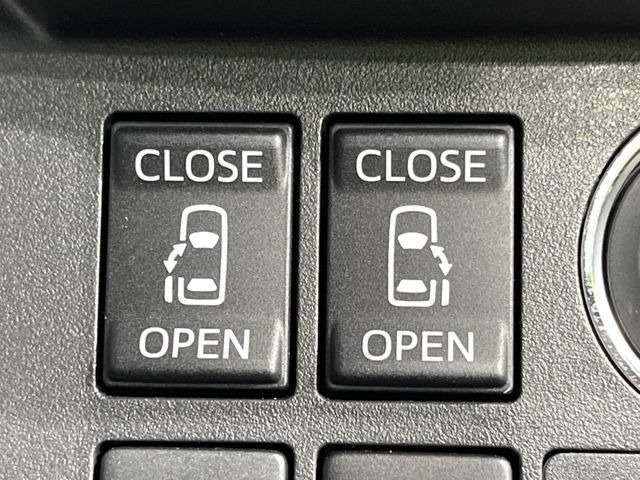 【両側パワースライドドア】スマートキーや運転席のスイッチで後席両側スライドドアの開閉が可能♪電動だから力を入れてドアを開ける必要が無く、小さなお子様でも簡単に開け閉めでき快適です♪