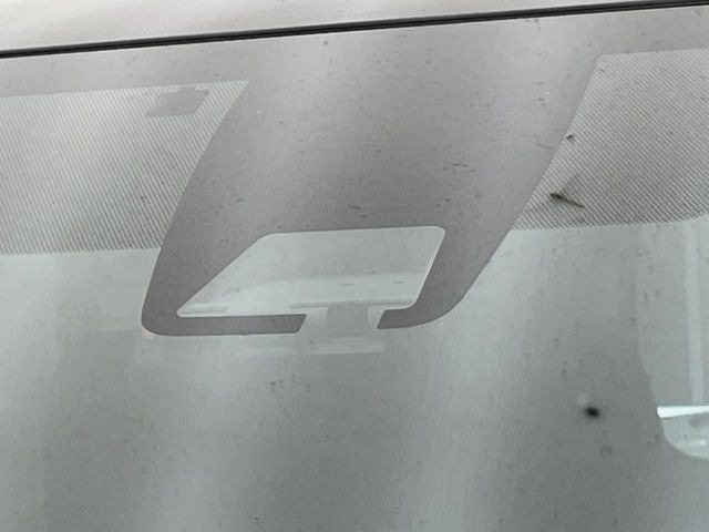 【トヨタセーフティセンス】走行中に前方の車両等を認識し、衝突しそうな時は警報とブレーキで衝突回避と被害軽減をアシスト。より安全にドライブをお楽しみいただけます。