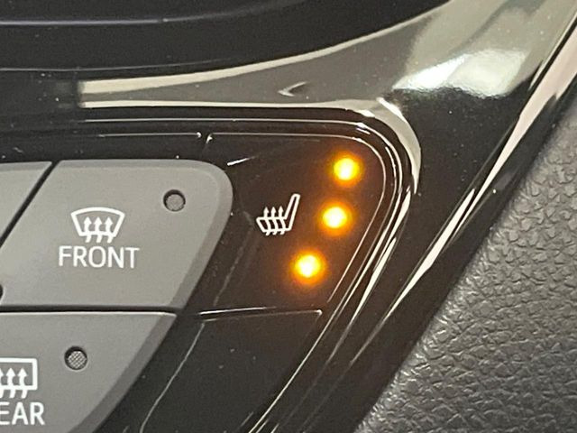 【シートヒーター】寒い日に重宝するシートヒーター!エアコンより早く温まってくれるので寒がりの人も安心ですね♪エアコンの温風は乾燥するから苦手、という方にもをおすすめです。