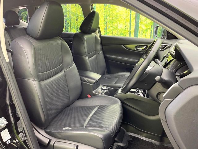 運転席シート廻りは使用感も少なく、良好な状態となっています。前オーナー様が丁寧に使っていたことがよくわかりますね。