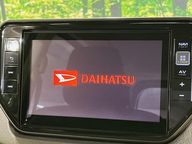 【大画面ナビ】人気の大型8インチナビを装備。存在感のある大画面はインパクト大!ナビ利用時のマップ表示は見やすく、テレビやDVDは臨場感がアップ!いつものドライブがグッと楽しくなります♪
