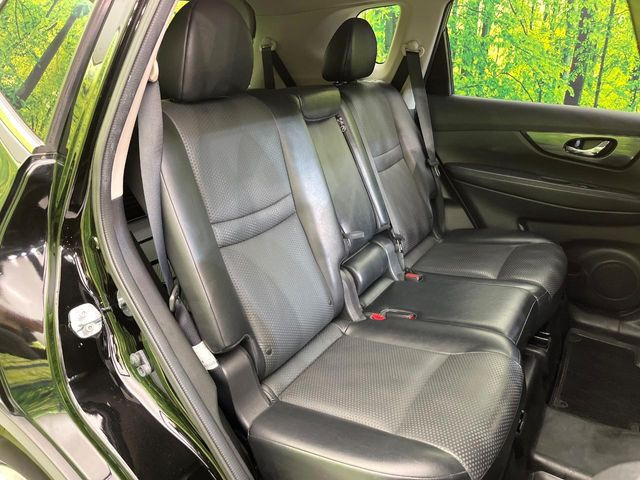 後部座席も気になるようなキズ・汚れやへたり等、大きなダメージはなく、良好な状態です。