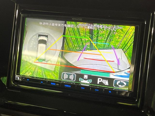 【マルチアラウンドモニター】専用のカメラにより、上から見下ろしたような視点で360度クルマの周囲を確認することができます☆死角部分も確認しやすく、狭い場所での切り返しや駐車もスムーズに行えます。