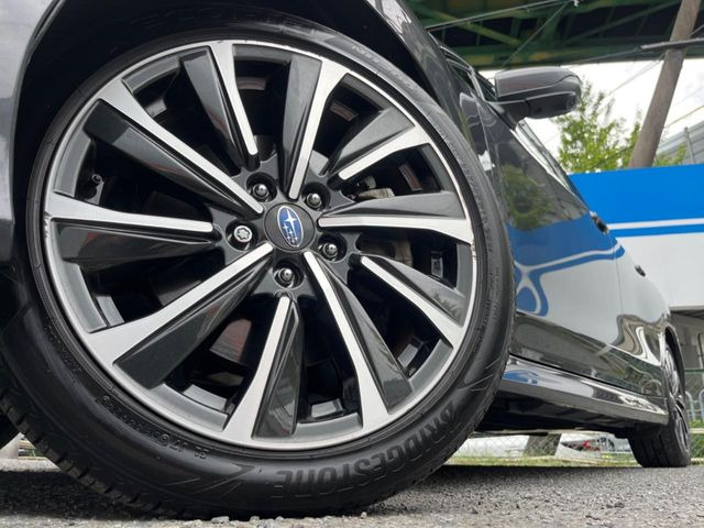 �y����18�C���`�A���~�z�C�[���z�O�ςɃ}�b�`���������A���~�z�C�[���𑕒����Ă���܂��B�e��ЊO�A���~�z�C�[����A�X�^�b�h���X�^�C�����戵�����Ă���܂��B���񂲑��k����������