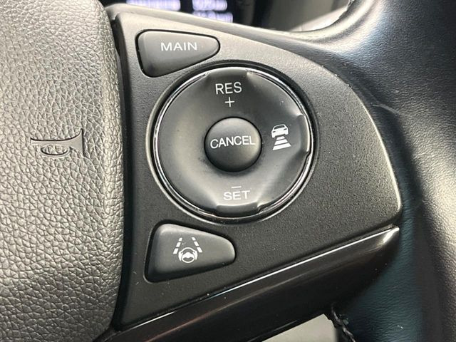 【アダプティブクルーズコントロール】高速道路での長距離走行が楽に!!自動で速度を保つクルーズコントロールが、衝突軽減システムと連携し、前方の車両を感知して車間を保つように速度調節してくれます!!