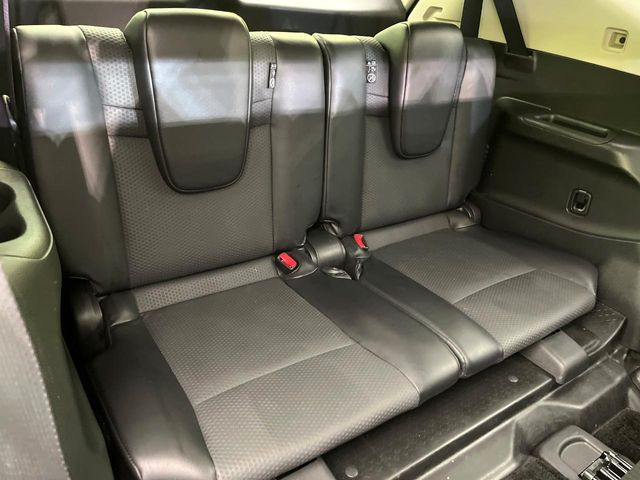 3列目シートはもちろん状態良好☆大人でもゆったりと座って頂けますので、大人数でのお出かけもラクラクです♪ご家族で、気の知れた仲間で、ドライブに行くのが楽しみですね♪