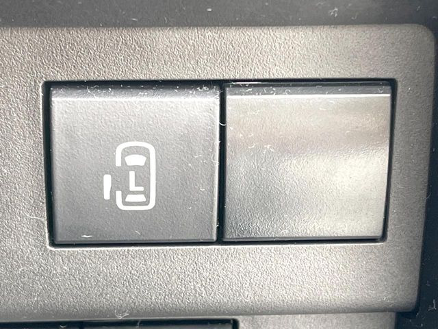 【パワースライドドア】スマートキーや運転席のスイッチでスライドドアの開閉が可能♪電動だから力を入れてドアを開ける必要が無く、小さいお子様でも、重い荷物を持っている時もラクに開け閉めできます♪