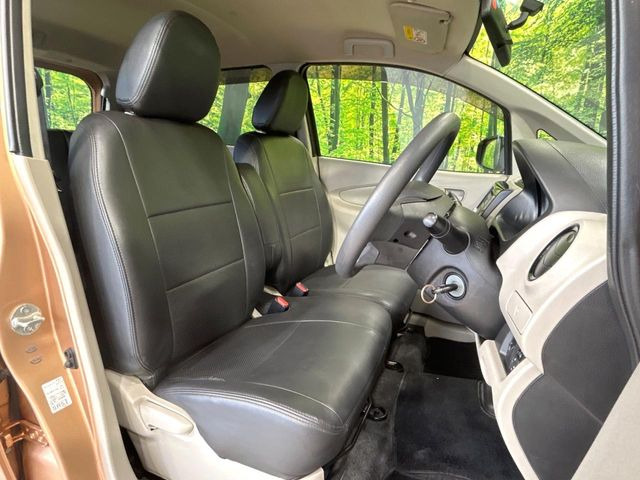 後部座席も気になるようなキズ・汚れやへたり等、大きなダメージはなく、良好な状態です。