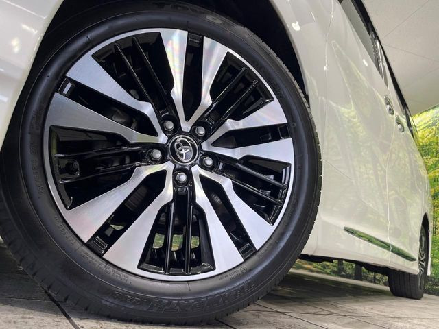 �y����18�C���`�A���~�z�C�[���z�O�ςɃ}�b�`���������A���~�z�C�[���𑕒����Ă���܂��B�e��ЊO�A���~�z�C�[����A�X�^�b�h���X�^�C�����戵�����Ă���܂��B���񂲑��k����������