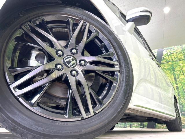 �y����18�C���`�A���~�z�C�[���z�O�ςɃ}�b�`���������A���~�z�C�[���𑕒����Ă���܂��B�e��ЊO�A���~�z�C�[����A�X�^�b�h���X�^�C�����戵�����Ă���܂��B���񂲑��k����������