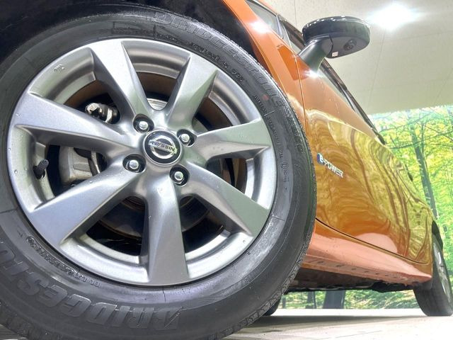 �y����15�C���`�A���~�z�C�[���z�O�ςɃ}�b�`���������A���~�z�C�[���𑕒����Ă���܂��B�e��ЊO�A���~�z�C�[����A�X�^�b�h���X�^�C�����戵�����Ă���܂��B���񂲑��k����������