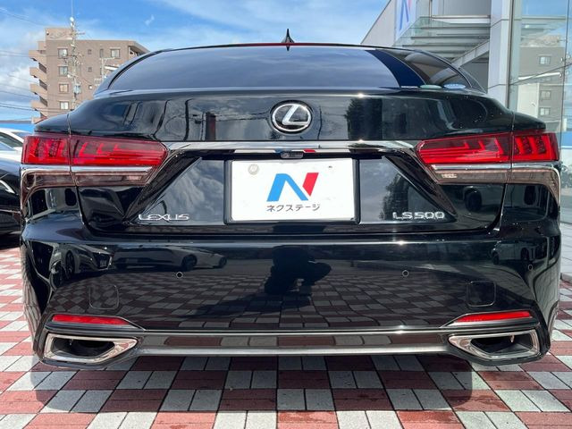 安心の最長10年・走行無制限保証(有償)をご用意。保証内容も充実はもちろん、無料点検&オイル交換や、年中無休の全国・24時間ロードサービスも付帯されておりますのでご安心下さい。