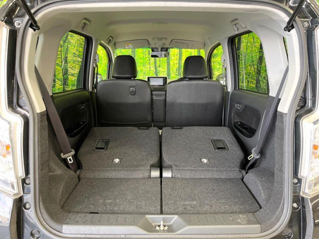 ���i�̂���������ʋ΁A���}���ɏ\���ȉ׎��X�y�[�X���m�ۂ��Ă���܂��B�Z�J���h�V�[�g��|���ƁA�傫�ȉו��̐ύڂ��\�ł���