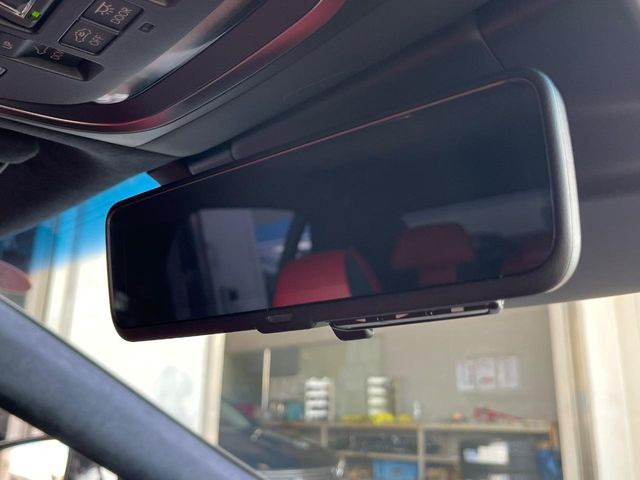 【デジタルインナーミラー】後席の大きな荷物や同乗者で後方が確認しづらい時でも安心!カメラが撮影した車両後方の映像をルームミラー内に表示。クリアな視界で状況の確認が可能です!