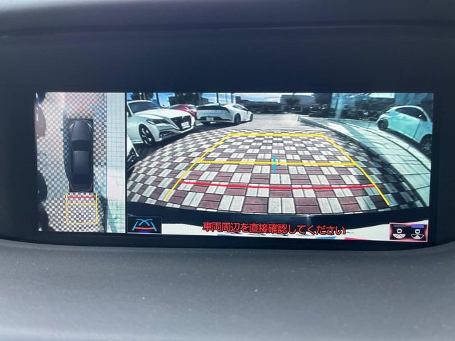 【パノラミックビューモニター】専用のカメラにより、上から見下ろしたような視点で360度クルマの周囲を確認することができます☆死角部分も確認しやすく、狭い場所での切り返しや駐車もスムーズに行えます。