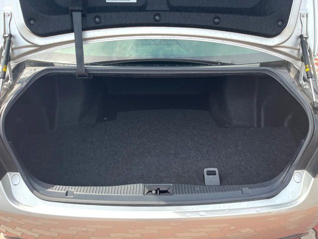 ���i�̂���������ʋ΁A���}���ɏ\���ȉ׎��X�y�[�X���m�ۂ��Ă���܂��B