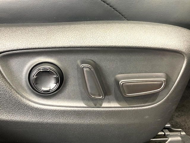 【パワーシート】スイッチ一つで簡単にシートの微調整が可能!電動だから力もいりません!快適なシートポジションにセットして、快適なドライブをお楽しみください。