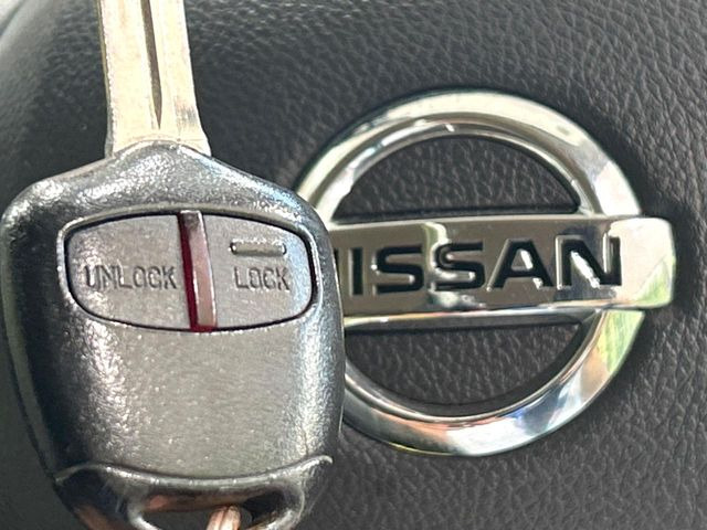 【キーレス】少し離れた場所からでもボタン一つでドアの開錠・施錠ができるのでとっても便利!ドアの鍵穴周りに傷をつけることもありません♪